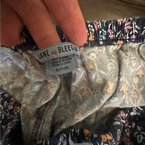 Women’s Jane and bleecker small floral pajama set - Picture 3 of 9